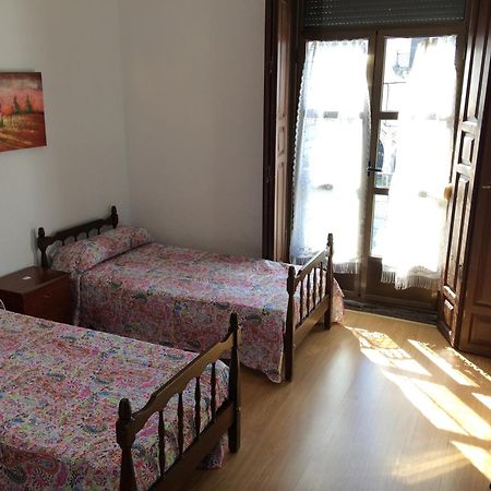 Pension Carretero Caceres Bagian luar foto
