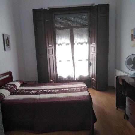 Pension Carretero Caceres Bagian luar foto