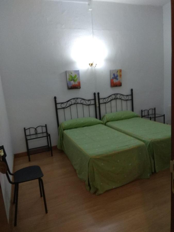 Pension Carretero Caceres Bagian luar foto