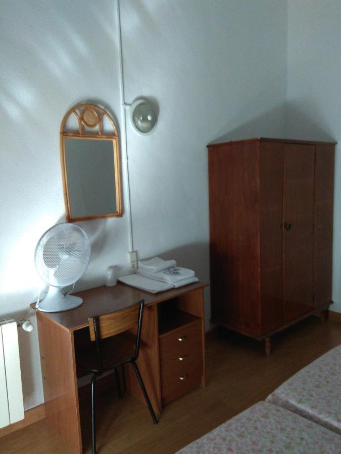 Pension Carretero Caceres Bagian luar foto