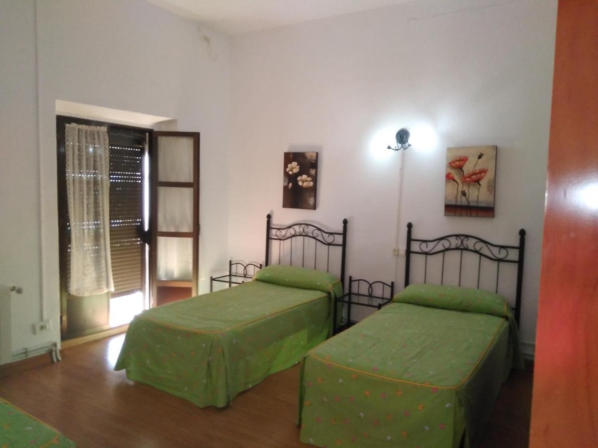 Pension Carretero Caceres Bagian luar foto
