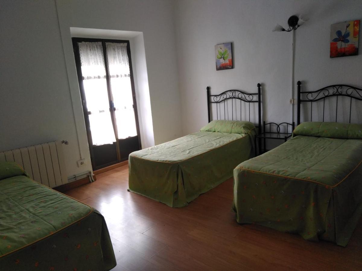 Pension Carretero Caceres Bagian luar foto