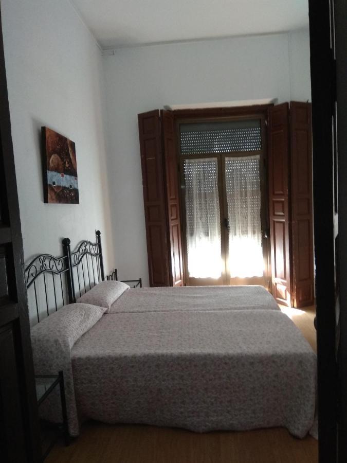 Pension Carretero Caceres Bagian luar foto
