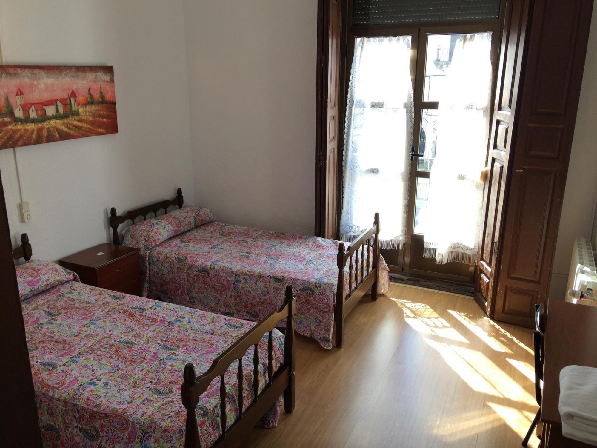 Pension Carretero Caceres Bagian luar foto