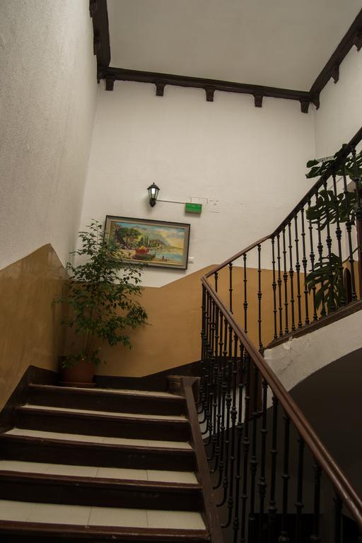 Pension Carretero Caceres Bagian luar foto