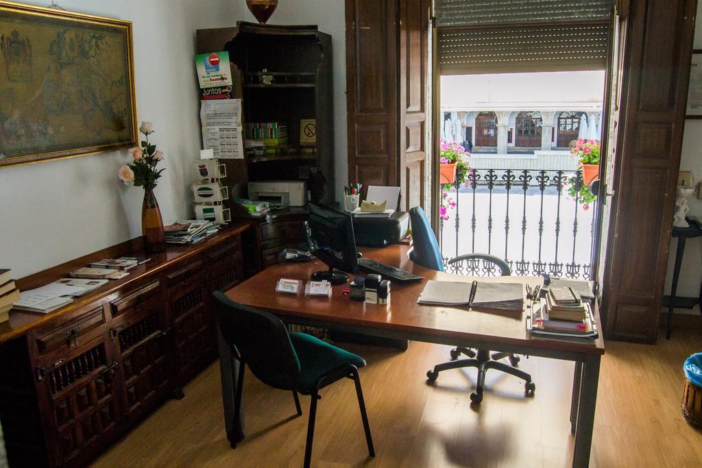 Pension Carretero Caceres Bagian luar foto