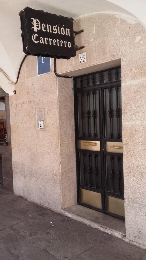 Pension Carretero Caceres Bagian luar foto