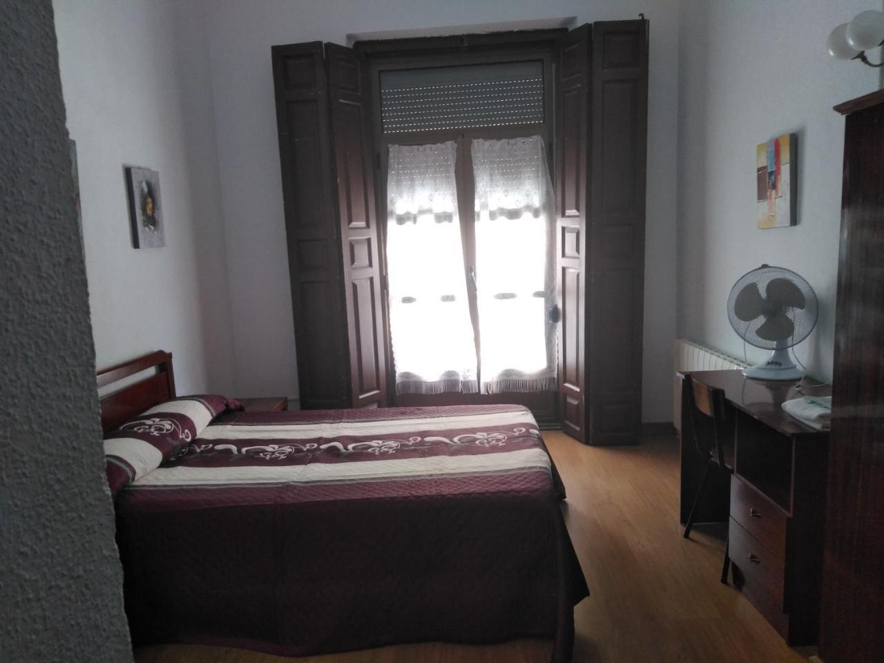 Pension Carretero Caceres Bagian luar foto