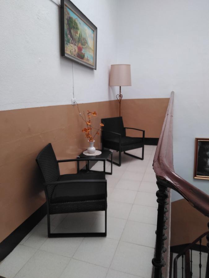 Pension Carretero Caceres Bagian luar foto